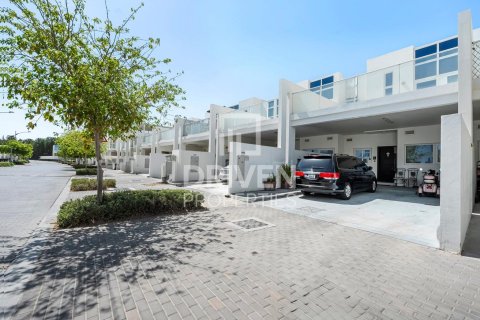 Townhouse in DAMAC Hills (Akoya by DAMAC), Dubai 3 bedrooms, 223 sq.m. № 66104 - photo 13