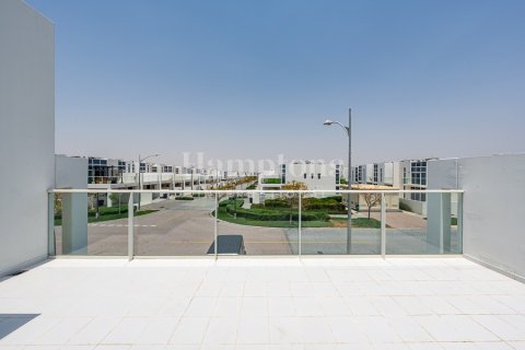 Adosado en Dubai, 3 dormitorios, 174.82022025 m², № 64470 - foto 1