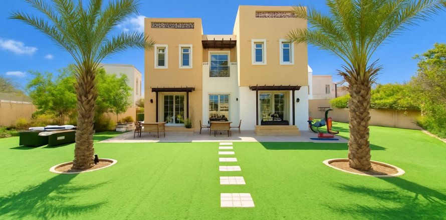 Villa en Dubai, 3 dormitorios, 815.2 m², № 59087