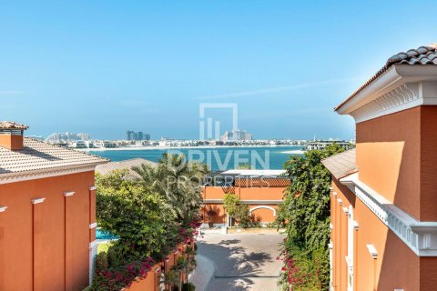 Penthouse in The Crescent, Palm Jumeirah, Dubai 1219.45 sq.m. № 142670 - photo 15