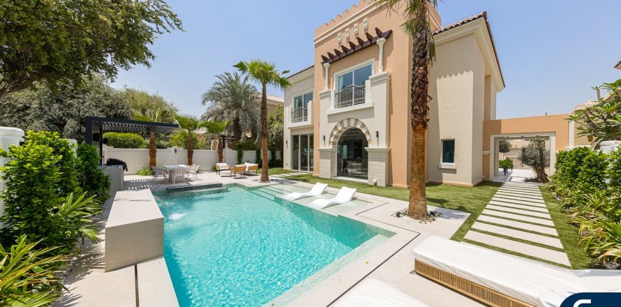 Villa en Victory Heights, Dubai Sports City, Dubai, 5 dormitorios, 446 m², № 98590