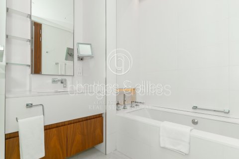 Apartment in The Hills, Dubai 2 bedrooms, 155.8 sq.m. № 42824 - photo 25