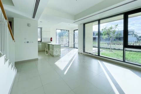 Villa in Dubai Hills Estate, Dubai 5 bedrooms, 254.1 sq.m. № 42826 - photo 2