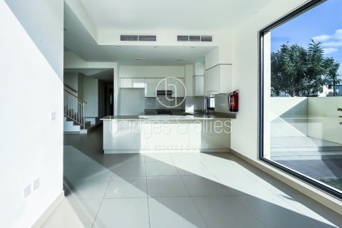 Villa in Dubai Hills Estate, Dubai 5 bedrooms, 254.1 sq.m. № 42826 - photo 3