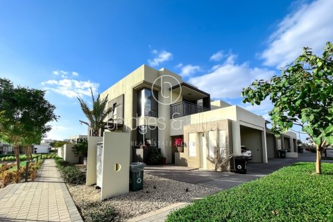 Villa in Dubai Hills Estate, Dubai 5 bedrooms, 254.1 sq.m. № 42826 - photo 5