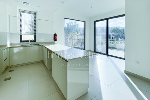Villa in Dubai Hills Estate, Dubai 5 bedrooms, 254.1 sq.m. № 42826 - photo 6