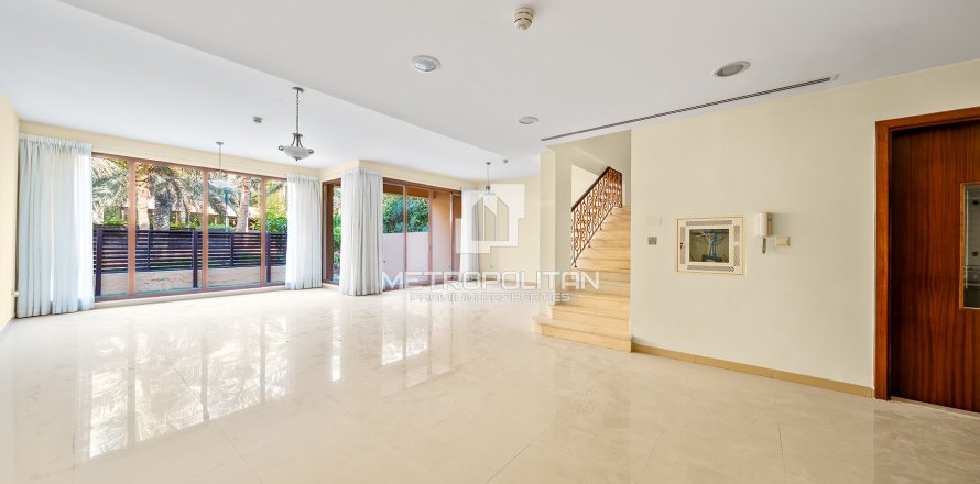Adosado en Jumeirah Islands, Dubai, 4 dormitorios, 217 m², № 73243
