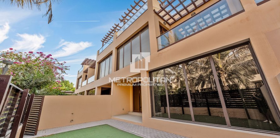 Adosado en Jumeirah Islands, Dubai, 4 dormitorios, 337 m², № 73251