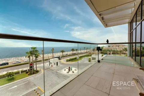 Apartment in Palm Jumeirah, Dubai 2 bedrooms, 124 sq.m. № 71486 - photo 1