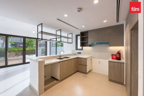 Снять в аренду виллу в Tilal Al Ghaf, Дубай: 4 спальни, 222.6м², № 69471 - фото 7