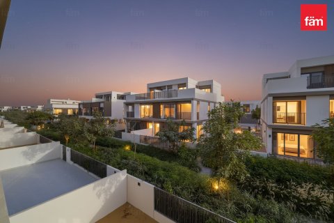 Снять в аренду виллу в Tilal Al Ghaf, Дубай: 4 спальни, 222.6м², № 69471 - фото 3