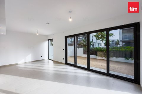 Снять в аренду виллу в Tilal Al Ghaf, Дубай: 4 спальни, 222.6м², № 69471 - фото 5