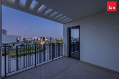 Снять в аренду виллу в Tilal Al Ghaf, Дубай: 4 спальни, 222.6м², № 69471 - фото 4