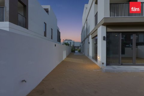 Снять в аренду виллу в Tilal Al Ghaf, Дубай: 4 спальни, 222.6м², № 69471 - фото 10