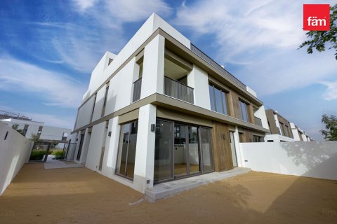 Снять в аренду виллу в Tilal Al Ghaf, Дубай: 4 спальни, 222.6м², № 69471 - фото 24