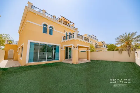 Villa à Legacy Nova Villas, Jumeirah Park, Dubai, 4 chambres, 455 m², № 62231 - photo 1