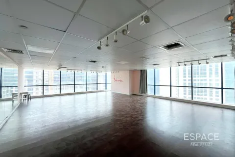 Office in Jumeirah Lake Towers, Dubai 116 sq.m. № 62250 - photo 2