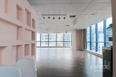 Office in Jumeirah Lake Towers, Dubai 116 sq.m. № 62250 - photo 4
