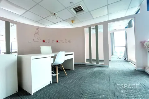 Office in Jumeirah Lake Towers, Dubai 116 sq.m. № 62250 - photo 3