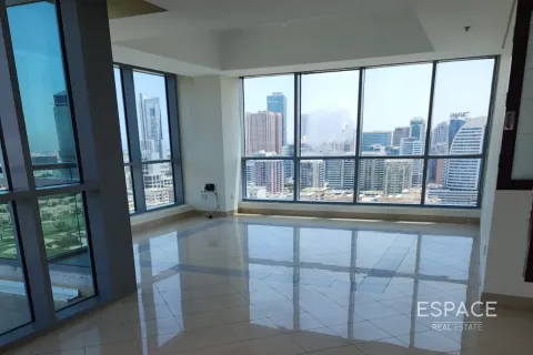 Apartment in The Views, Dubai 2 bedrooms, 122 sq.m. № 62252 - photo 1