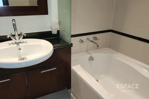 Apartment in The Views, Dubai 2 bedrooms, 122 sq.m. № 62252 - photo 9