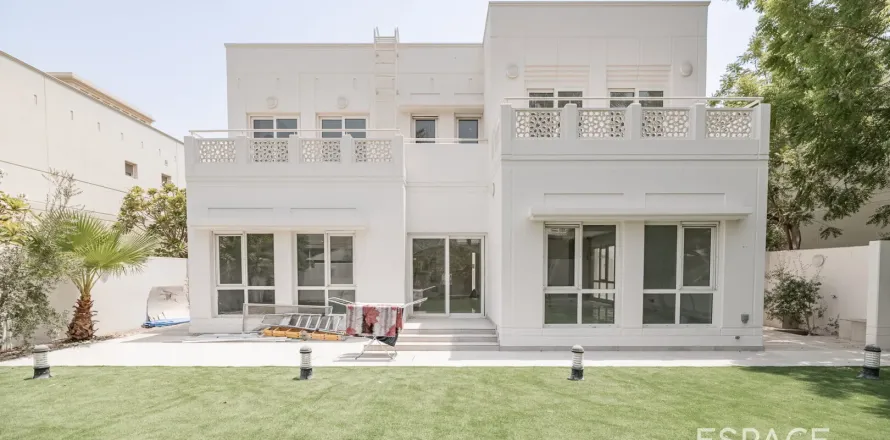 Villa in Meadows, Dubai 5 bedrooms, 353 sq.m. № 62251