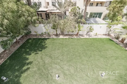 Villa in Meadows, Dubai 5 bedrooms, 353 sq.m. № 62251 - photo 16
