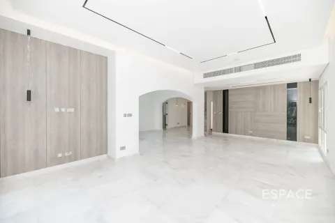 Villa in Meadows, Dubai 5 bedrooms, 353 sq.m. № 62251 - photo 3