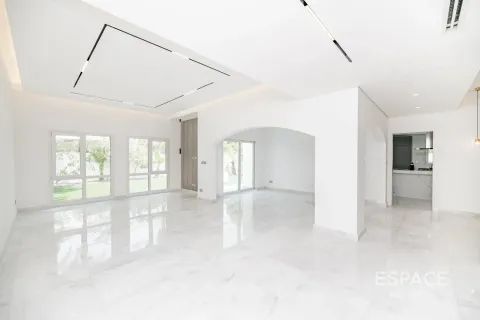Villa in Meadows, Dubai 5 bedrooms, 353 sq.m. № 62251 - photo 2