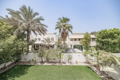 Villa in Meadows, Dubai 5 bedrooms, 353 sq.m. № 62251 - photo 18