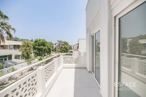 Villa in Meadows, Dubai 5 bedrooms, 353 sq.m. № 62251 - photo 15