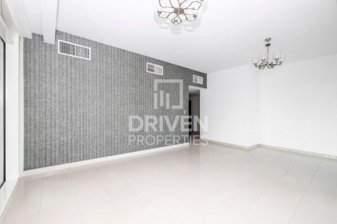 Apartment in Business Bay, Dubai 2 bedrooms, 174 sq.m. № 19764 - photo 4