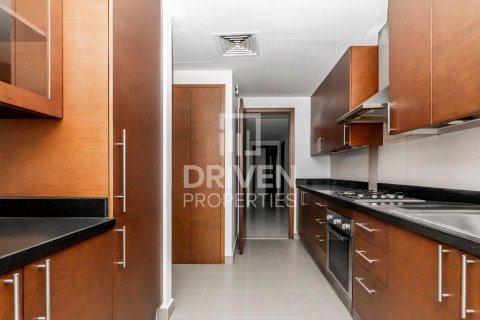 Apartment in Business Bay, Dubai 2 bedrooms, 174 sq.m. № 19764 - photo 11