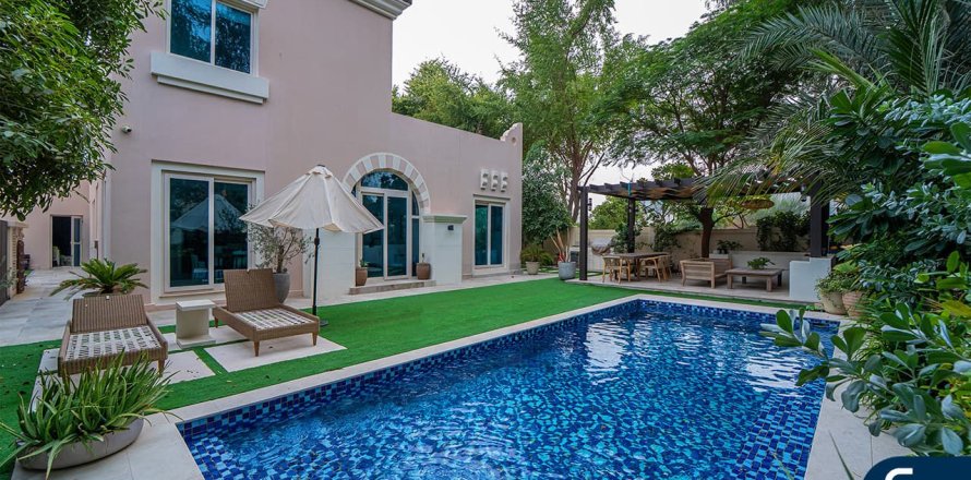 Вилла в Victory Heights, Dubai Sports City, Дубай, 4 спальни, 613м², № 78915