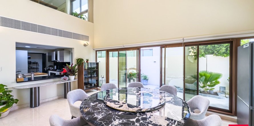 Villa à Meydan, Dubai, 6 chambres, 519.8 m², № 8935