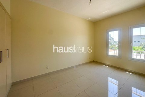 Villa in The Springs, Dubai 3 bedrooms, 228 sq.m. № 44732 - photo 15