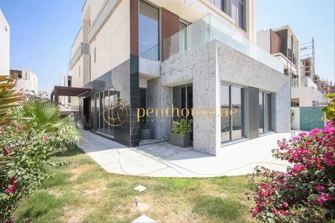 Villa à Golf City, Dubai, 6 chambres, 683 m², № 73387 - photo 1
