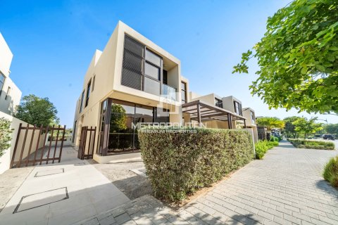 Villa en DAMAC Hills (Akoya by DAMAC), Dubai, 5 dormitorios, 350 m², № 73397 - foto 1