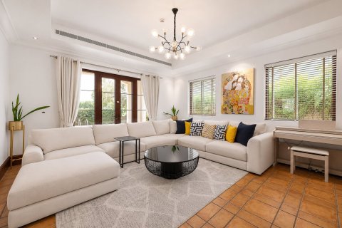 Villa à Jumeirah Golf Estates, Dubai, 4 chambres, 672.62 m², № 130133 - photo 10