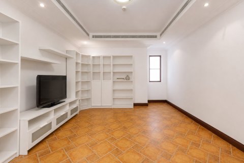 Villa à Jumeirah Golf Estates, Dubai, 4 chambres, 672.62 m², № 130133 - photo 5