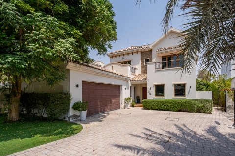 Villa à Jumeirah Golf Estates, Dubai, 4 chambres, 672.62 m², № 130133