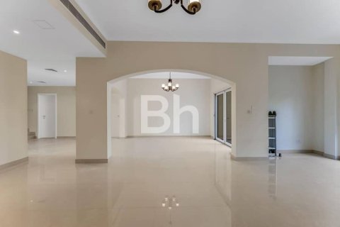 Villa à Dubai, 5 chambres, 509 m², № 58066 - photo 1