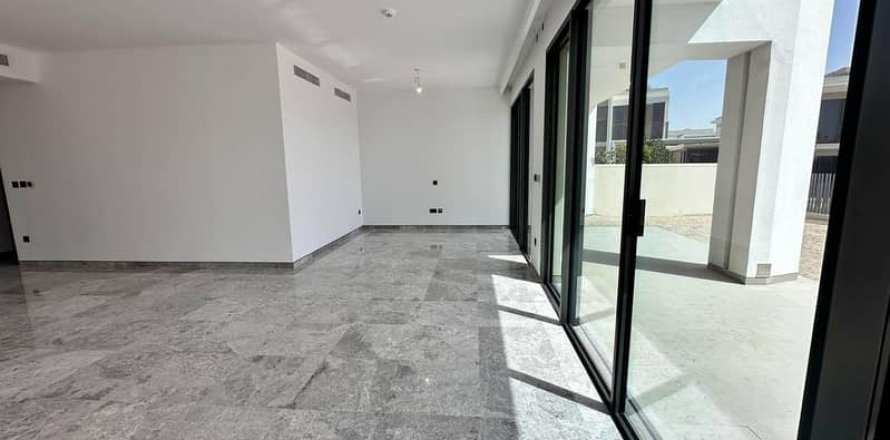 Вилла в Tilal Al Ghaf, Дубай, 5 спален, 245м², № 58070