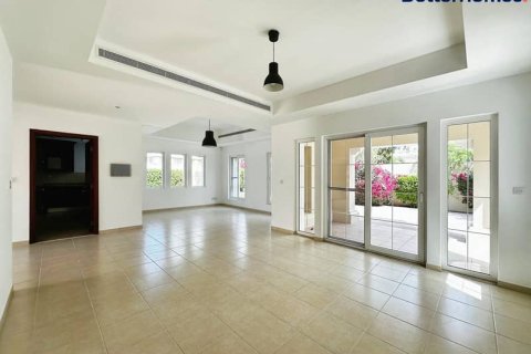 Снять в аренду виллу в Арабиан Ранчес, Дубай: 4 спальни, 781м², № 58067 - фото 9