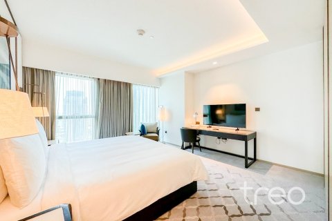 Снять в аренду квартиру в Address Harbour Point, Dubai Creek Harbour (The Lagoons), Дубай: 2 спальни, 102.47м², № 136221 - фото 2