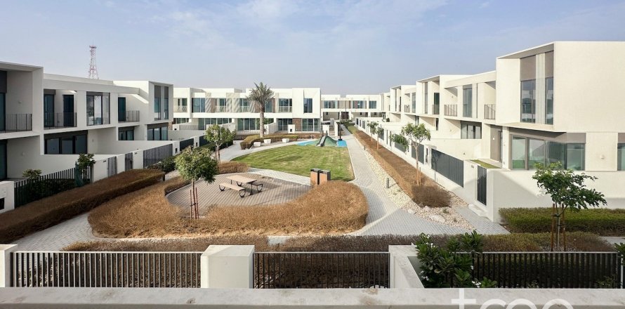 Townhouse in The Valley, Dubai 4 bedrooms, 257.43 sq.m. № 136214