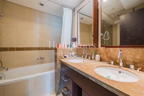 Apartment in Downtown Dubai (Downtown Burj Dubai), Dubai 2 bedrooms, 118.35842200 sq.m. № 12493 - photo 13