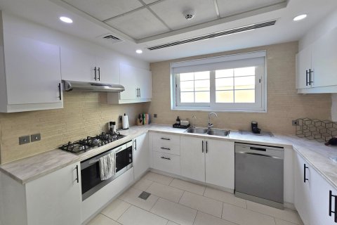 Villa in Jumeirah Park, Dubai 4 bedrooms, 1111.21 sq.m. № 142195 - photo 8