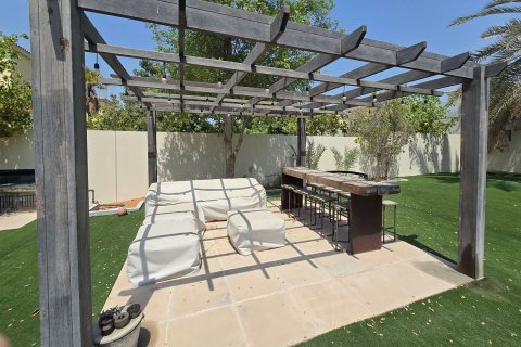 Villa in Jumeirah Park, Dubai 4 bedrooms, 1111.21 sq.m. № 142195 - photo 25