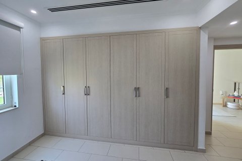 Villa in Jumeirah Park, Dubai 4 bedrooms, 1111.21 sq.m. № 142195 - photo 15